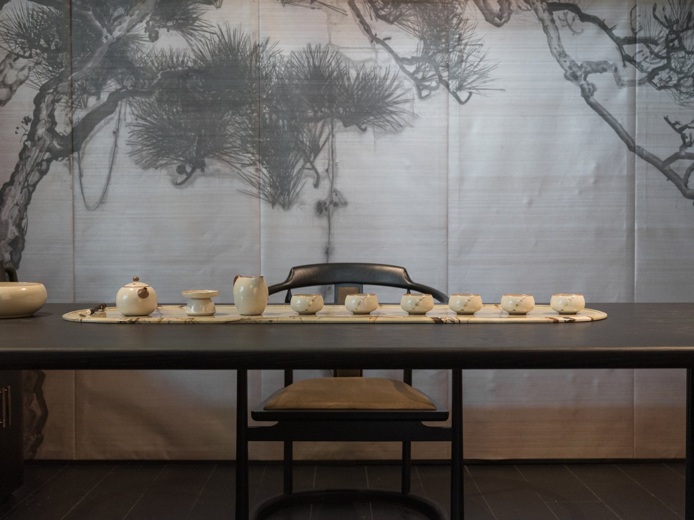 上海展第五空间实木家具展陈案例