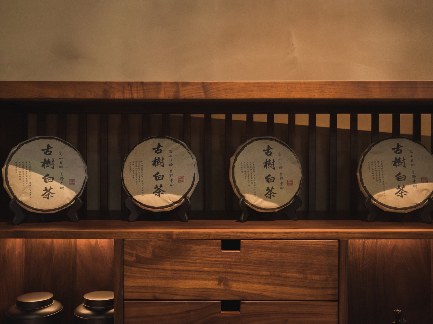 上海展第一空间实木家具展陈案例
