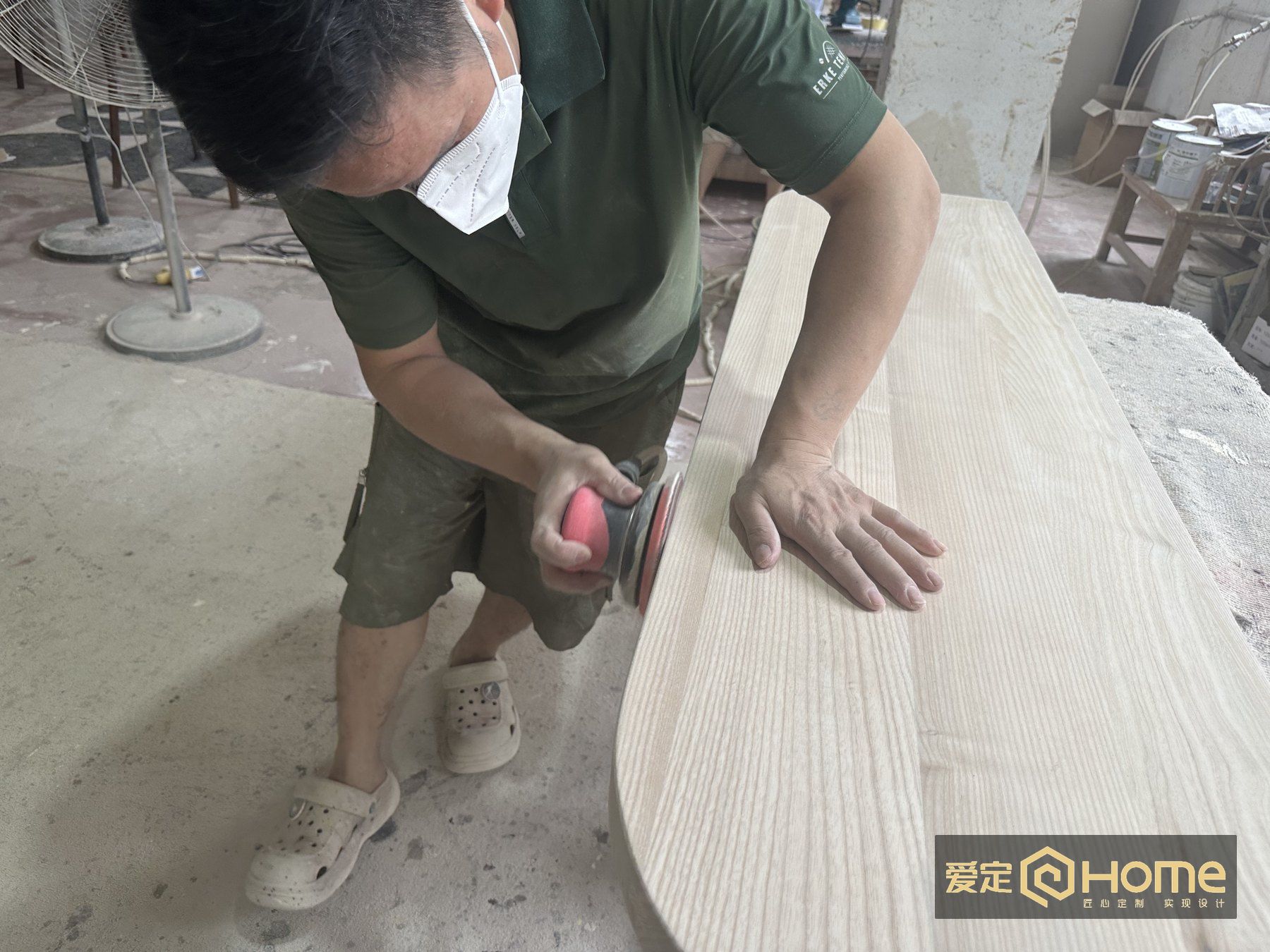 实木家具打磨工艺现场